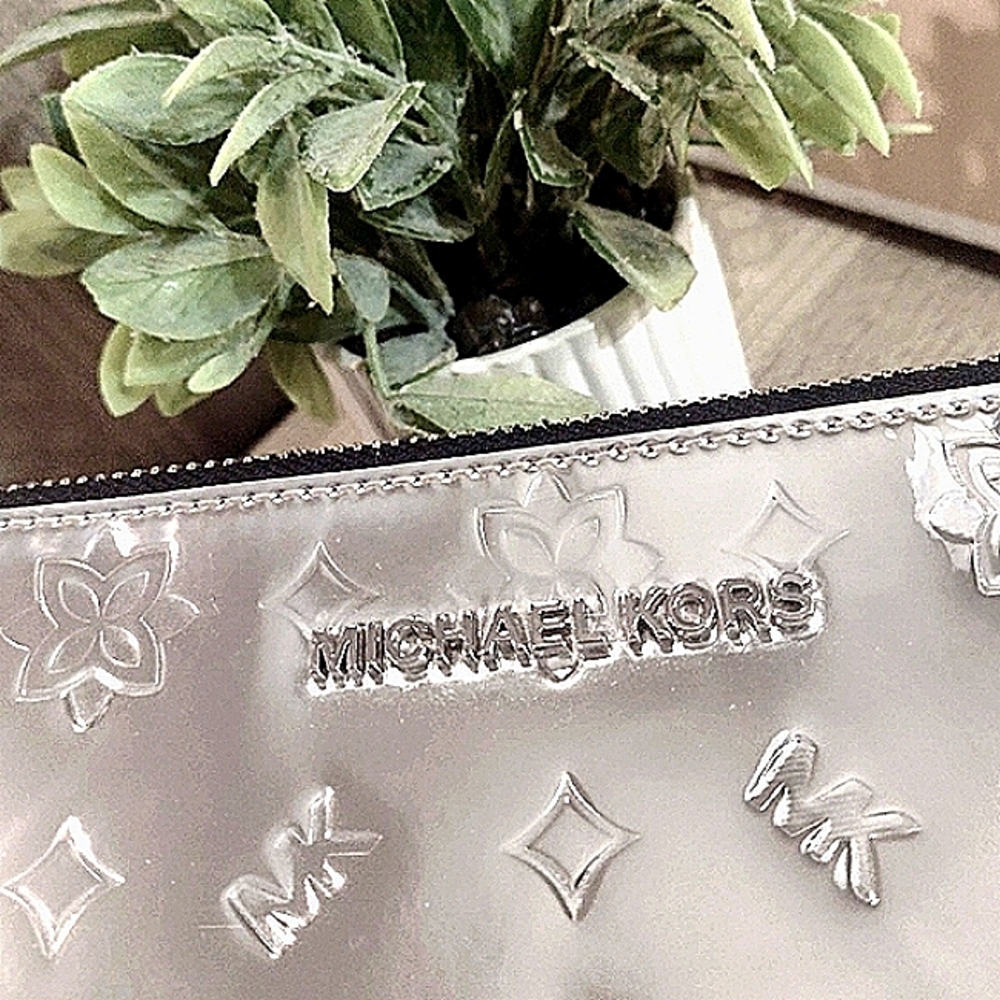Michael Kors Jet Set Travel Wristlet Clutch in Foil Silver - Picture 3 of 16